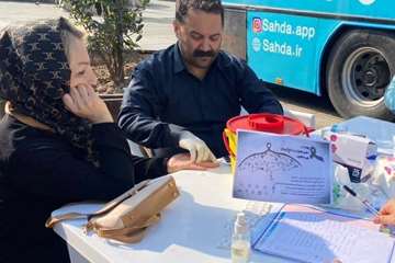 برگزاری میز خدمت مرکز بهداشت رشت در پیاده‌راه فرهنگی شهرداری